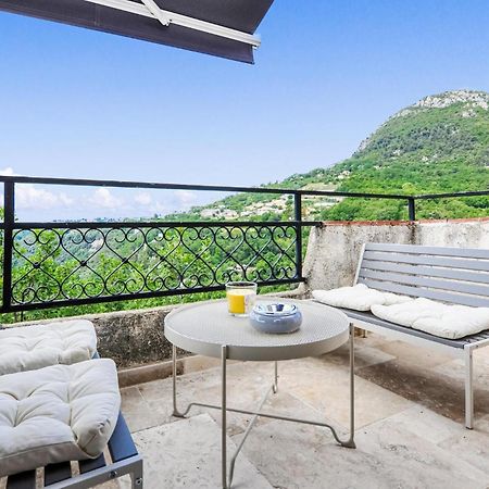 Awesome Apartment In Saint-Jeannet With Kitchen Kültér fotó